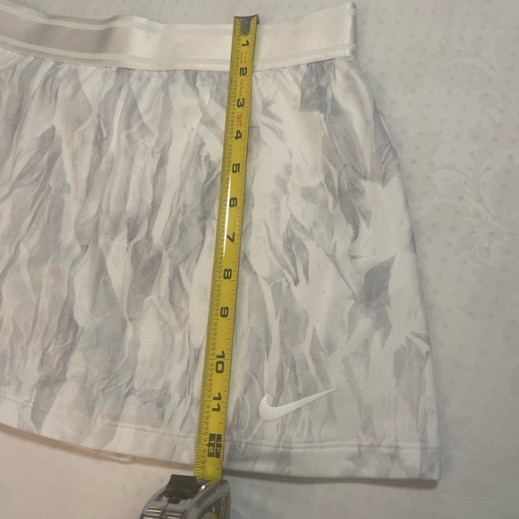 Nike 🤍🩶 Athletic Court Printed Skorts Women's DRI-Fit 🤍 size Small (EUC) - Picture 7 of 9